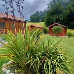 Chalet à Avec Piscine Et Jardin *