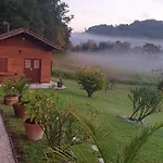 Chalet à Avec Piscine Et Jardin