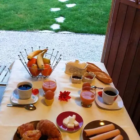 Chalet A Avec Piscine Et Jardin