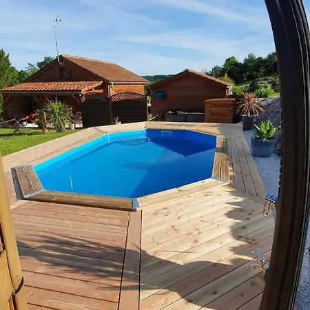 A Avec Piscine Et Jardin Dausse
