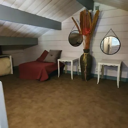 A Avec Piscine Et Jardin