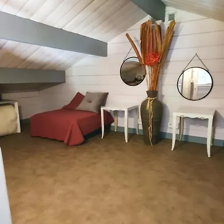 A Avec Piscine Et Jardin Dausse